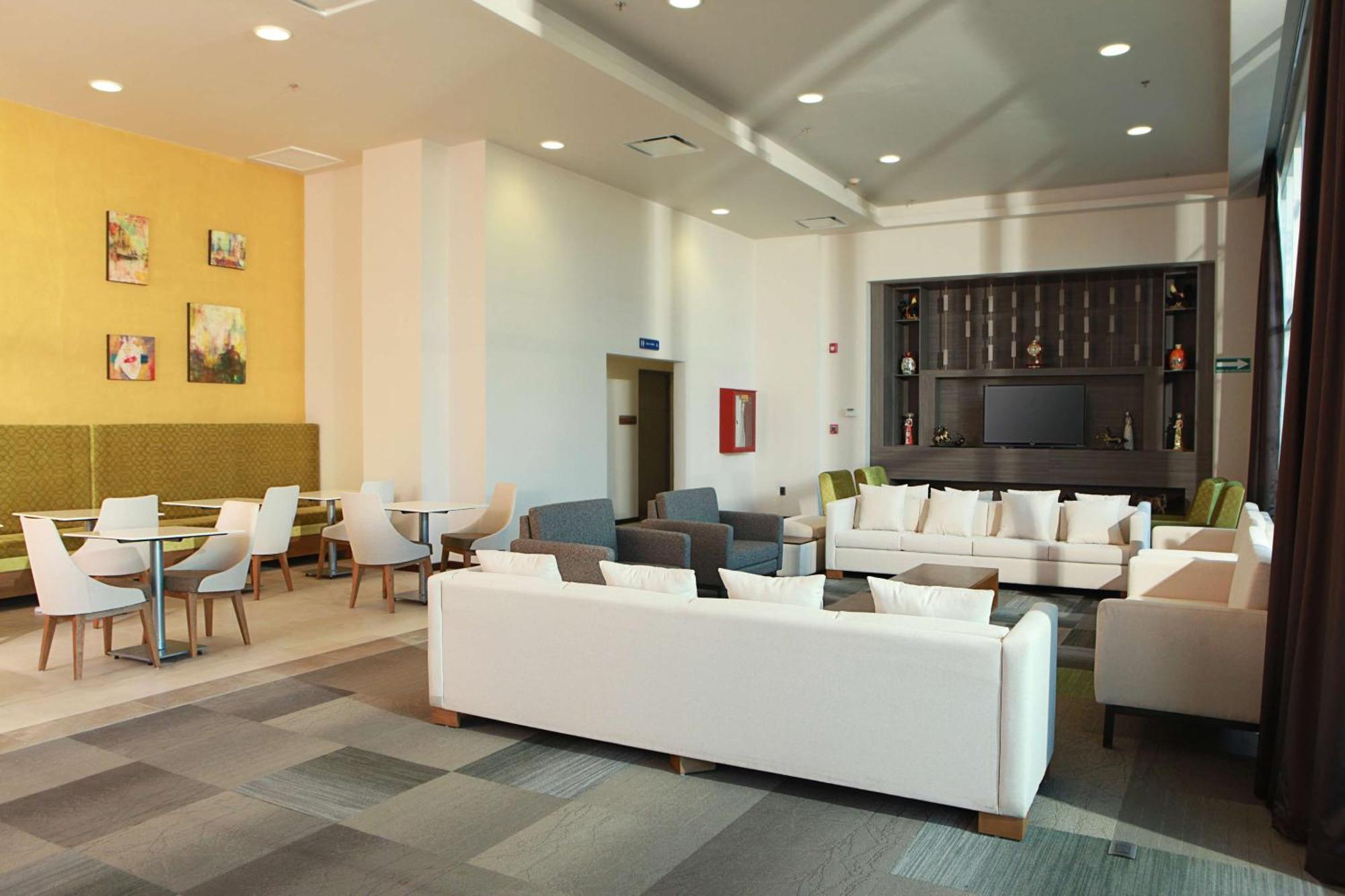 Hampton Inn & Suites By Hilton Aguascalientes Aeropuerto Exterior foto
